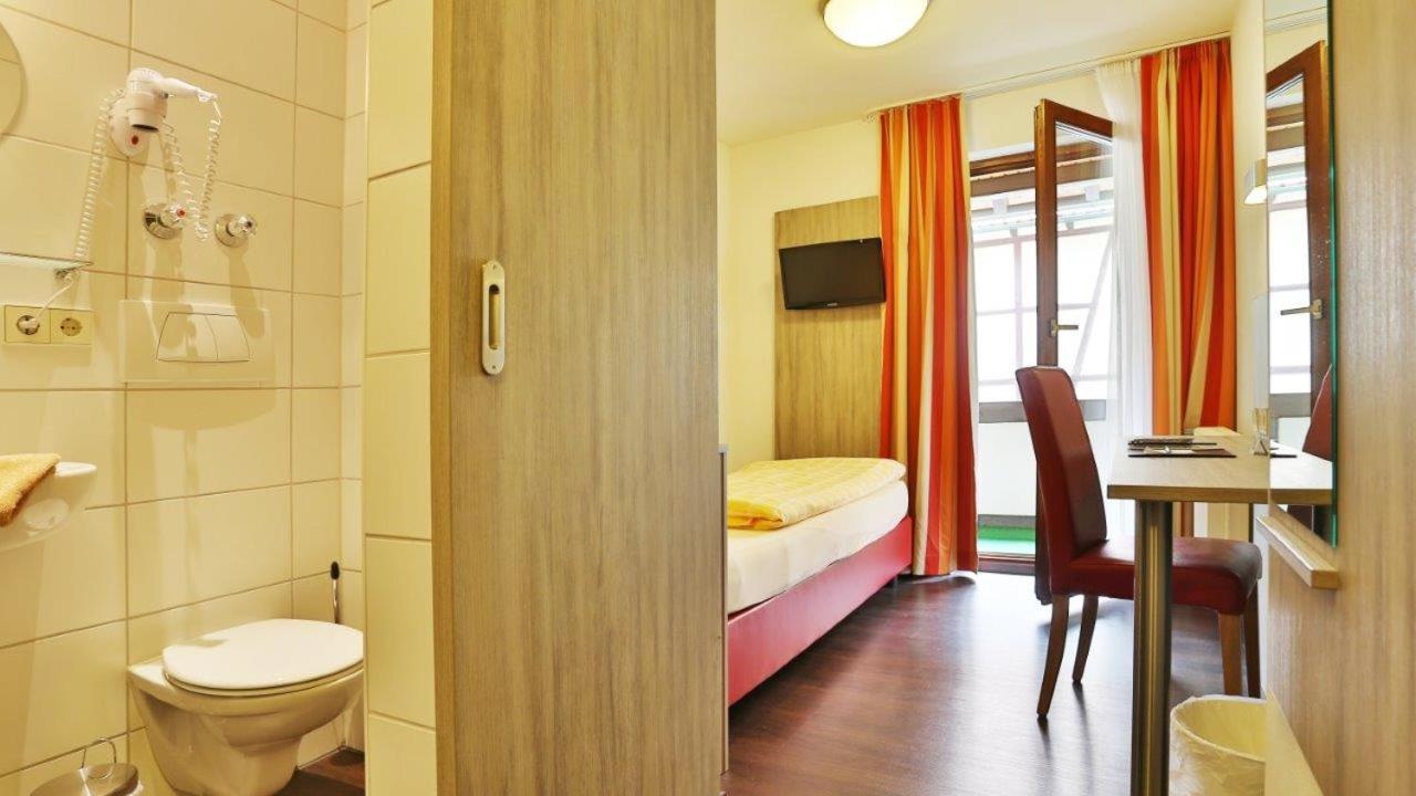 Hotel KRONE Deckenpfronn Buitenkant foto