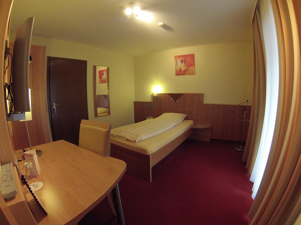 Hotel KRONE Deckenpfronn Buitenkant foto