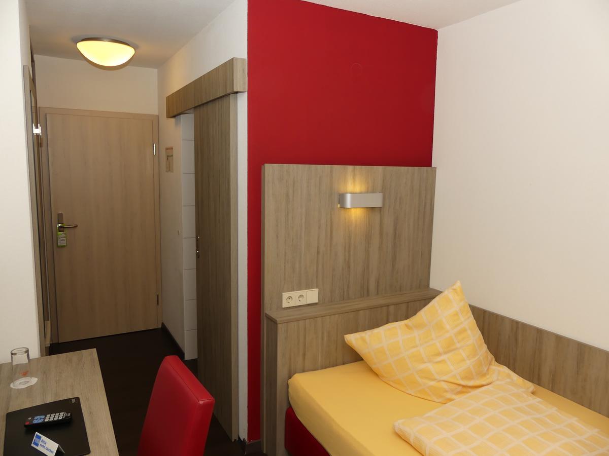 Hotel KRONE Deckenpfronn Buitenkant foto