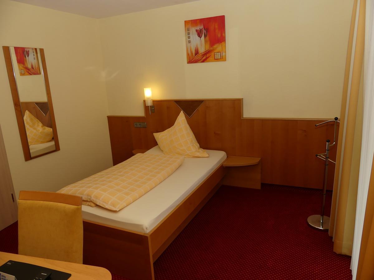 Hotel KRONE Deckenpfronn Buitenkant foto