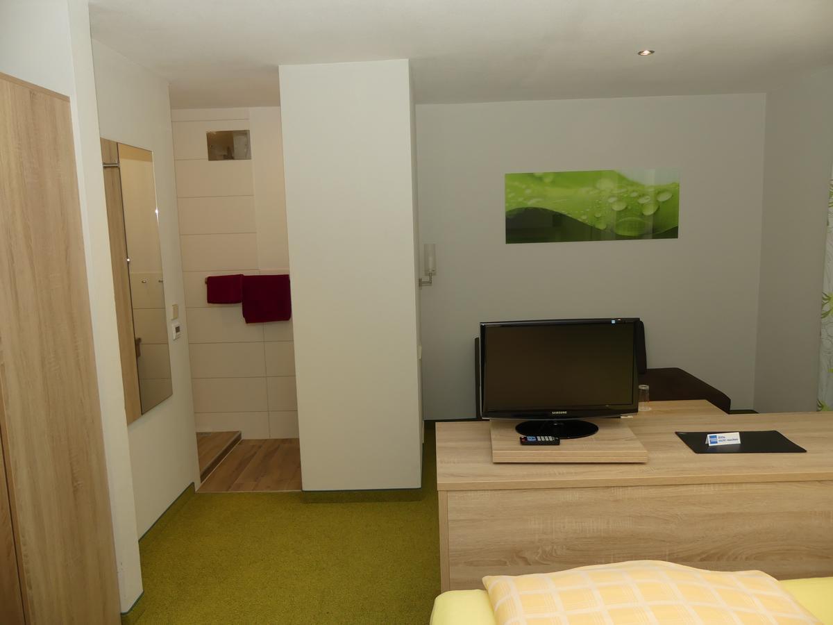 Hotel KRONE Deckenpfronn Buitenkant foto