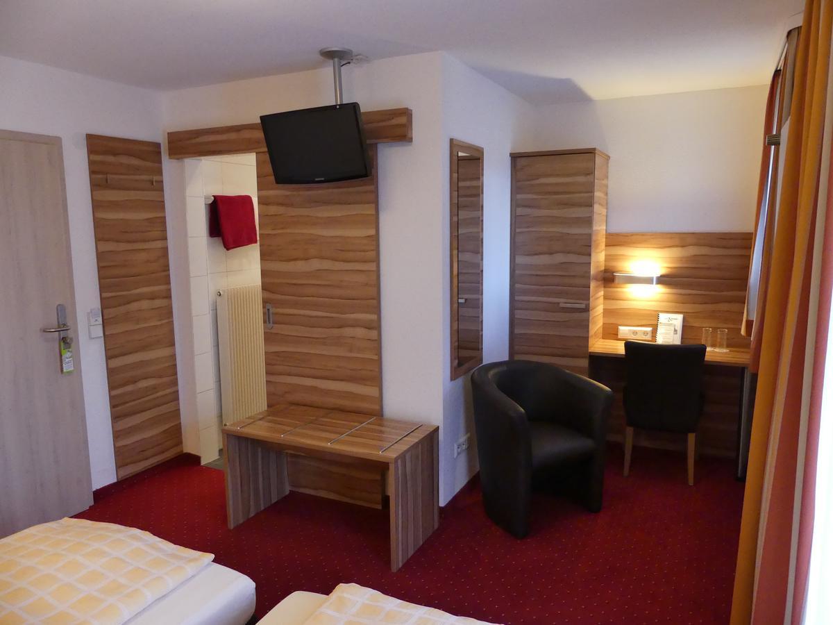 Hotel KRONE Deckenpfronn Buitenkant foto