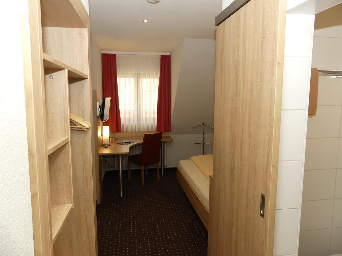 Hotel KRONE Deckenpfronn Buitenkant foto