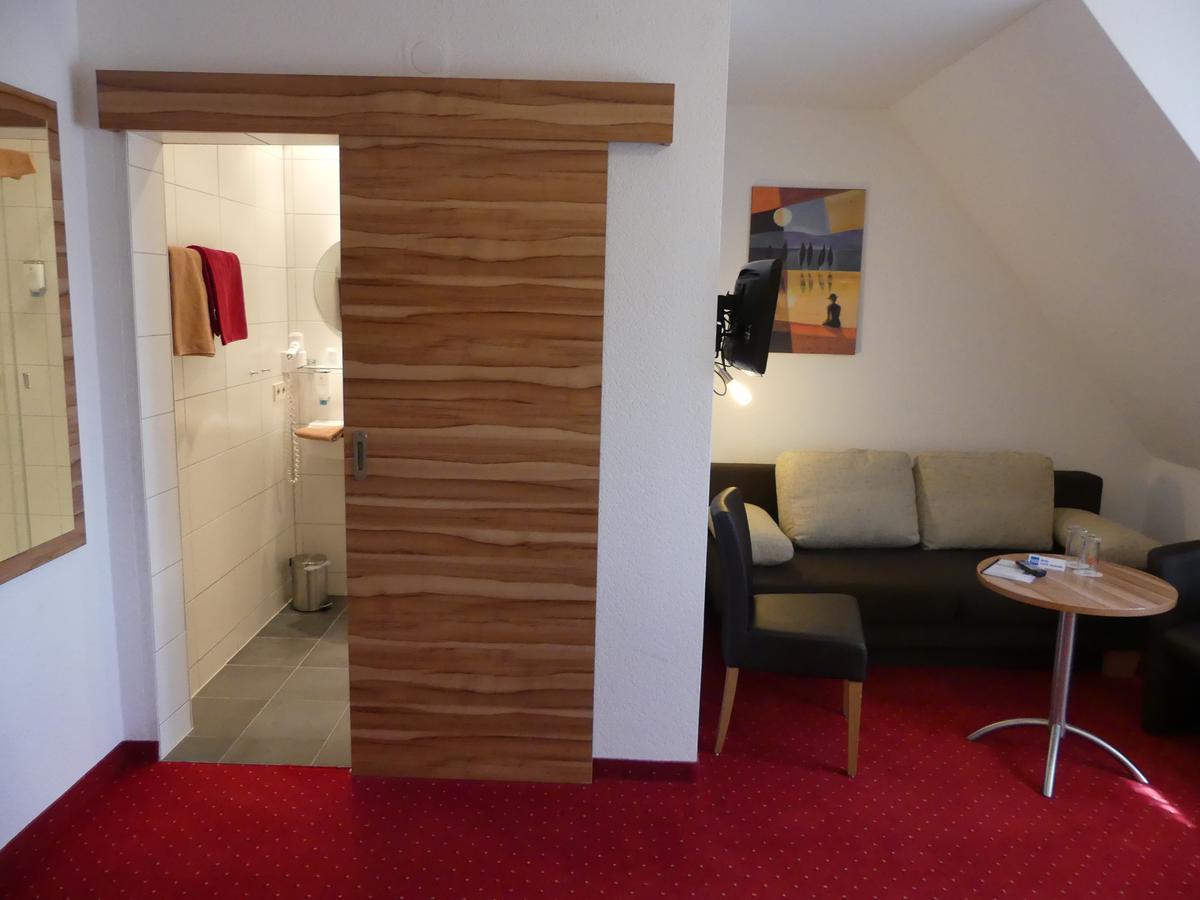 Hotel KRONE Deckenpfronn Buitenkant foto