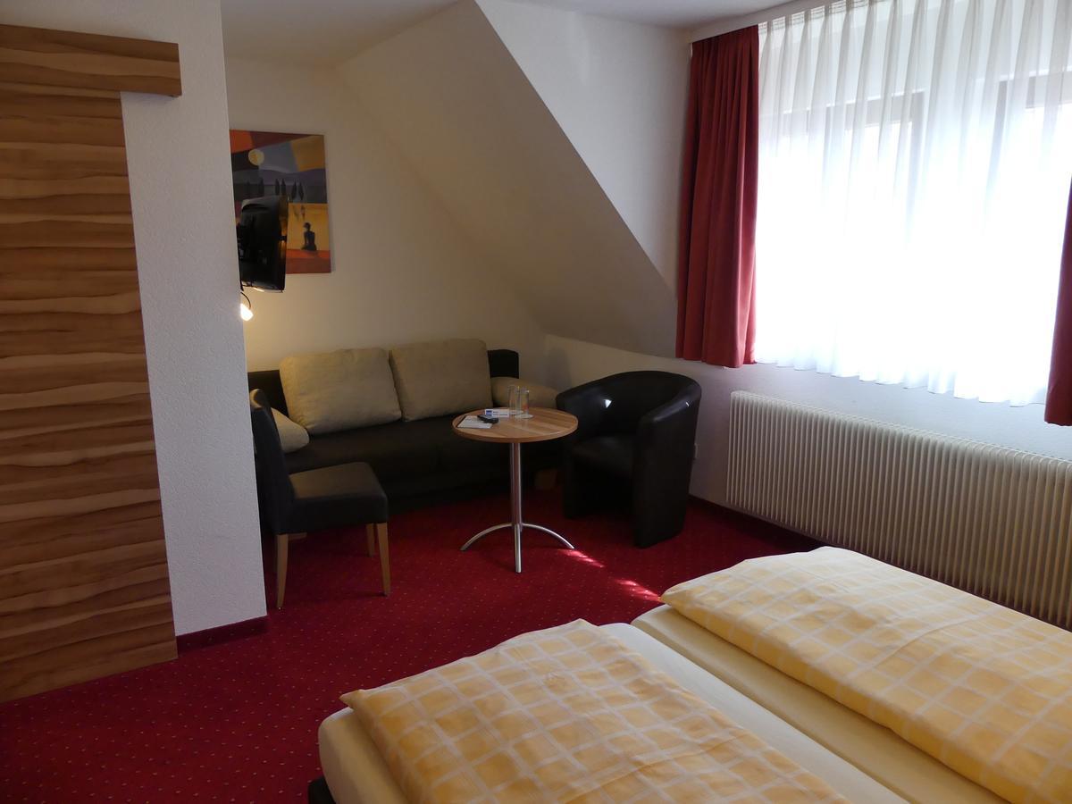 Hotel KRONE Deckenpfronn Buitenkant foto