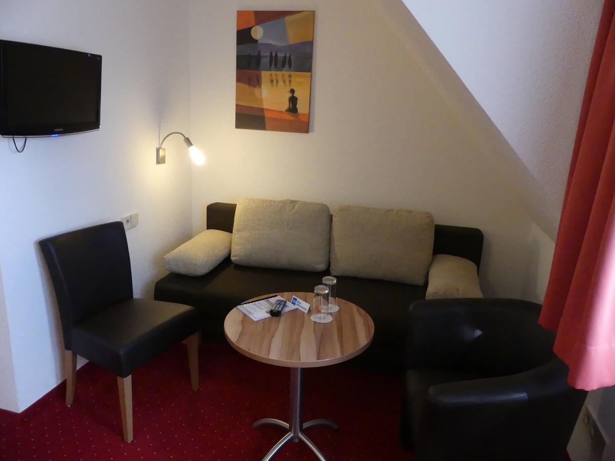 Hotel KRONE Deckenpfronn Buitenkant foto