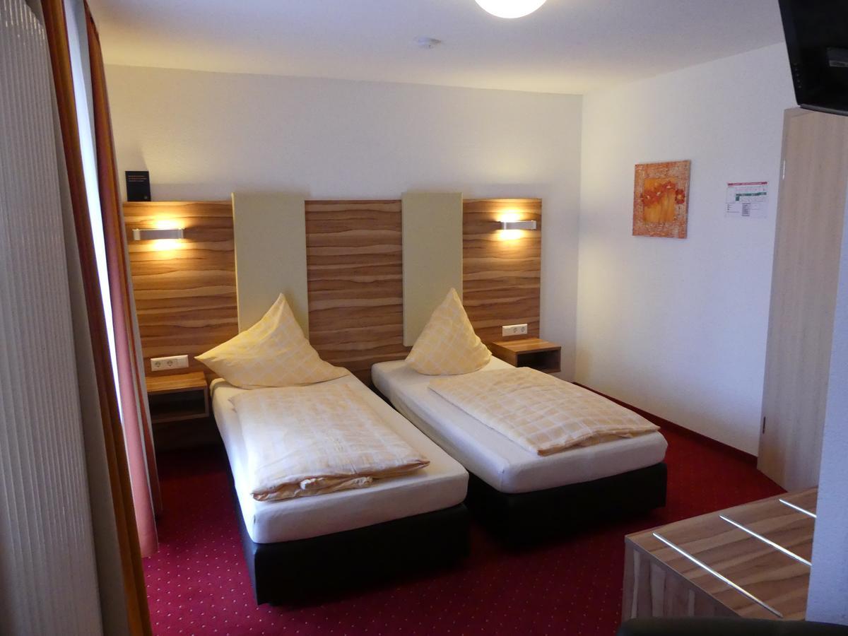 Hotel KRONE Deckenpfronn Buitenkant foto