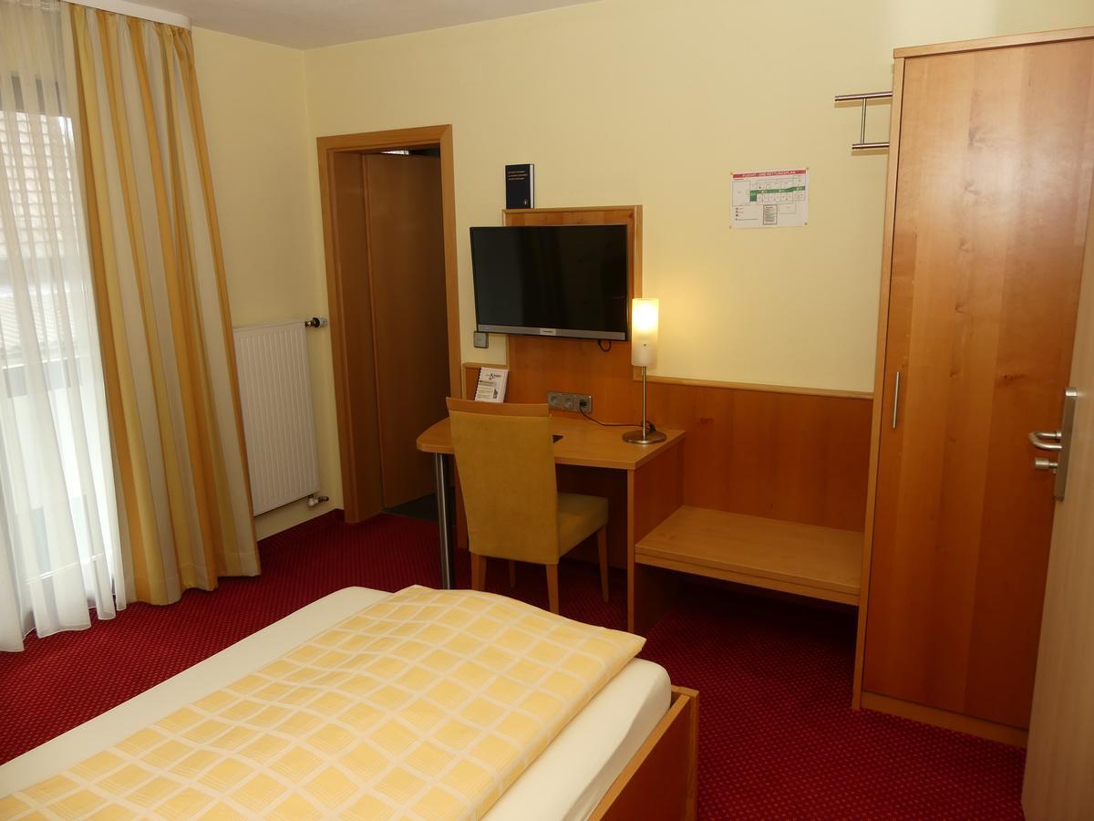 Hotel KRONE Deckenpfronn Buitenkant foto