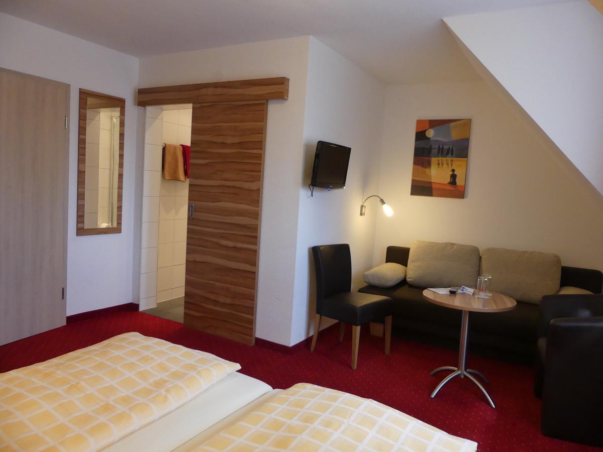 Hotel KRONE Deckenpfronn Buitenkant foto